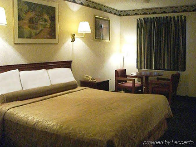 Red Carpet Inn Уилиямстаун Стая снимка