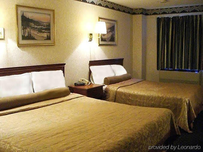 Red Carpet Inn Уилиямстаун Стая снимка